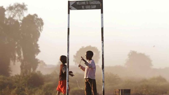 Cyklonen Idai har svept in över sydöstra Afrika. 12 000 människor i flyktinglägret Tongogara i Zimbabwe är svårt drabbade av översvämningar. UNHCR är på plats och hjälper utsatta familjer. Bilden är tagen innan cyklonen drabbade barnen i lägret. 